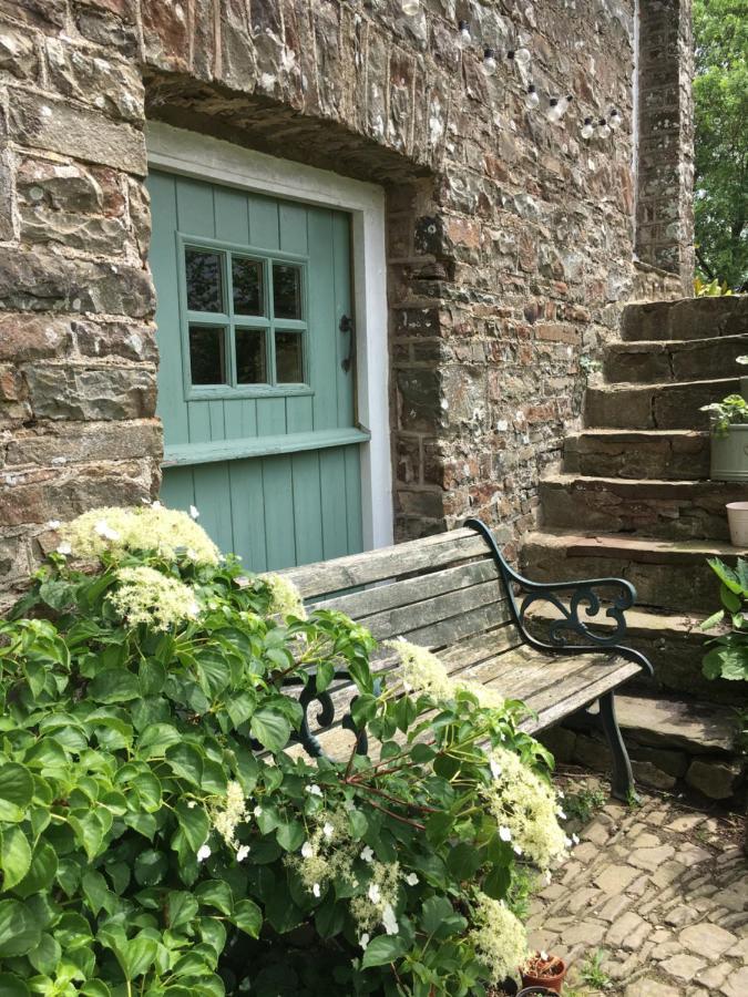 Higher Biddacott Farm Bed & Breakfast Chittlehampton Exterior photo